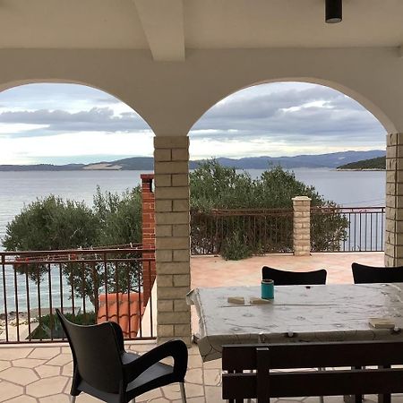 Apartments By The Sea Maslinica, Solta - 774 Grohote Bagian luar foto