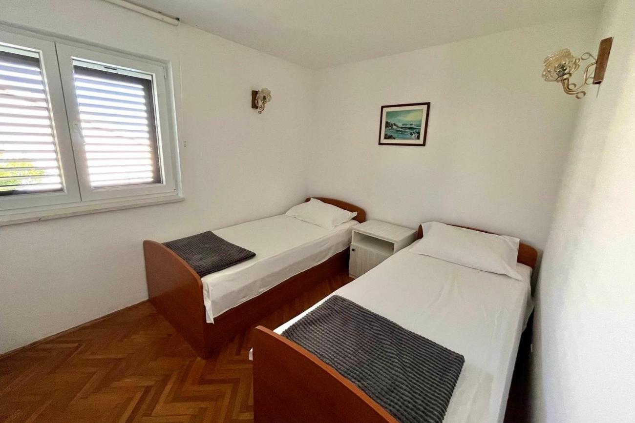 Apartments By The Sea Maslinica, Solta - 774 Grohote Ruang foto