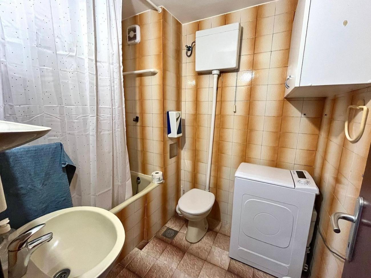 Apartments By The Sea Maslinica, Solta - 774 Grohote Bagian luar foto