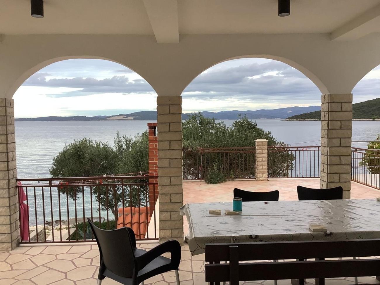 Apartments By The Sea Maslinica, Solta - 774 Grohote Bagian luar foto