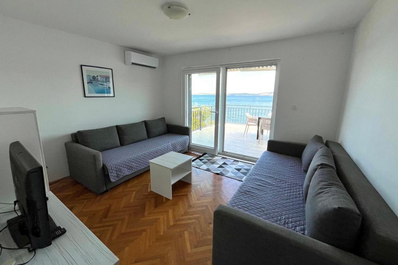 Apartments By The Sea Maslinica, Solta - 774 Grohote Bagian luar foto